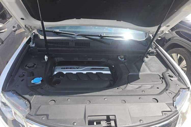 Used Geely Auto Emgrand X7 Sport 2016 1.8TD Automatic ZhiZun Version Engine Bay
