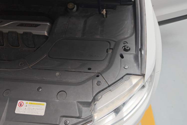 Used Geely Auto Emgrand X7 Sport 2016 1.8TD Automatic ZhiShang Model Engine Bay Left