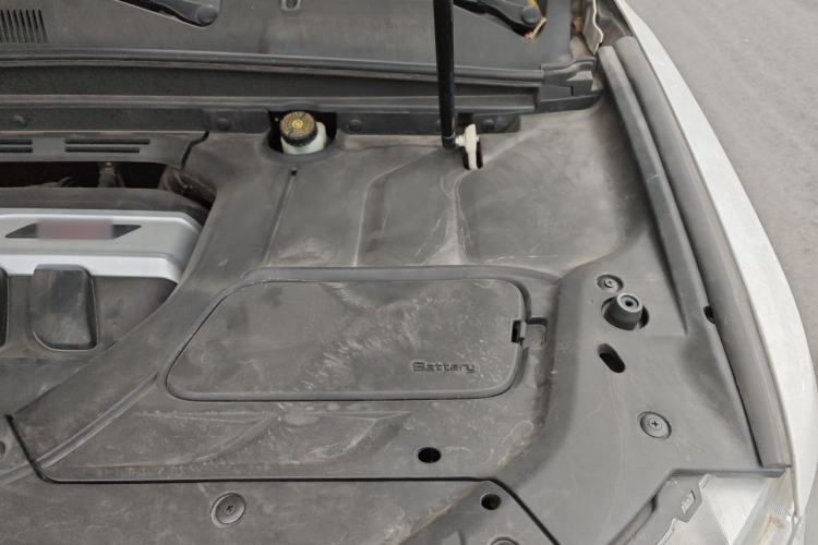 Used Geely Auto Emgrand X7 Sport 2016 1.8TD Automatic ZhiShang Model Engine Bay Left
