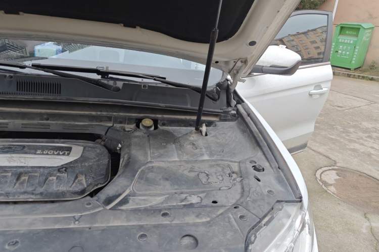 Used Geely Auto Emgrand X7 Sport 2016 2.0L Manual ZhiShang Version Engine Bay Left