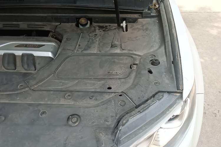 Used Geely Auto Emgrand X7 Sport 2016 1.8TD Automatic ZhiZun Version Engine Bay Left