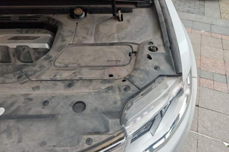 Used Geely Auto Emgrand X7 Sport 2016 1.8TD Automatic ZhiShang Model Engine Bay Left
