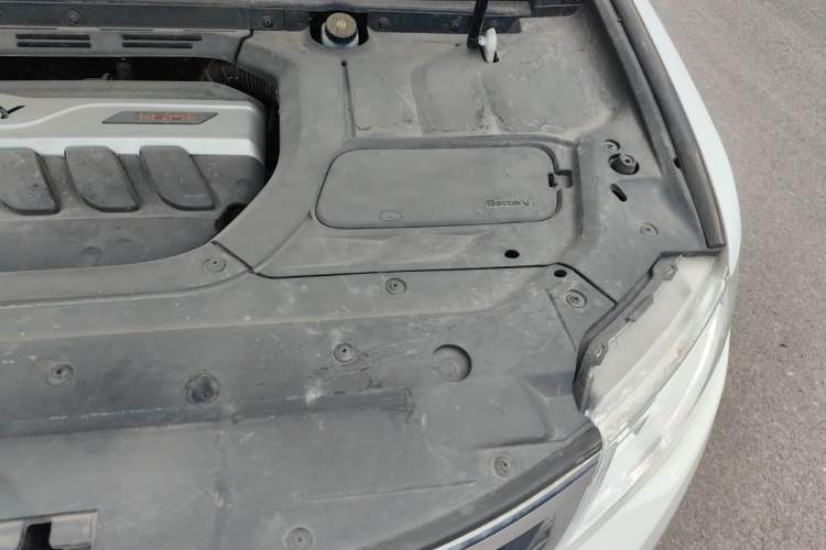 Used Geely Auto Emgrand X7 Sport 2016 1.8TD Automatic ZhiShang Model Engine Bay Left
