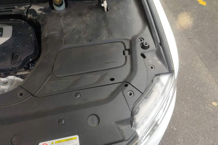 Used Geely Auto Emgrand X7 Sport 2016 2.0L Manual ZhiShang Version Engine Bay Left