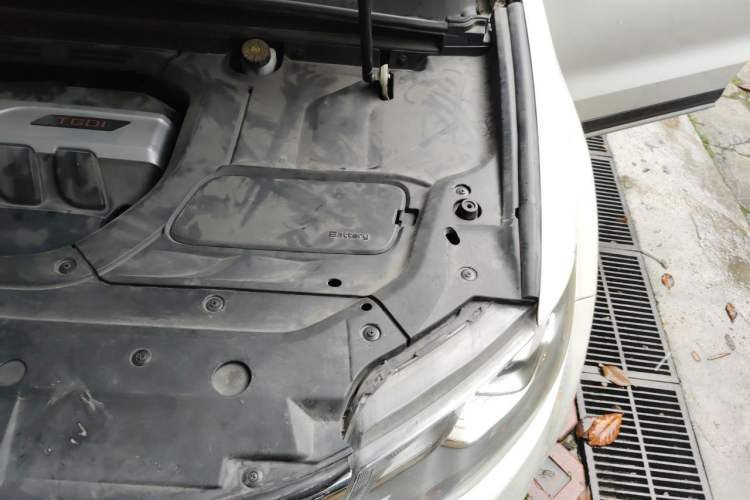 Used Geely Auto Emgrand X7 Sport 2016 1.8TD Automatic ZhiZun Version Engine Bay Left