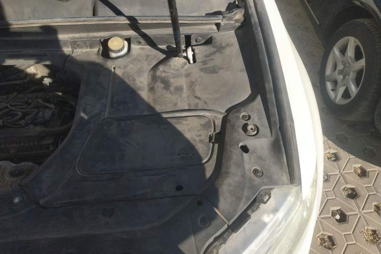 Used Geely Auto Emgrand X7 Sport 2016 2.0L Manual ZhiShang Version Engine Bay Left