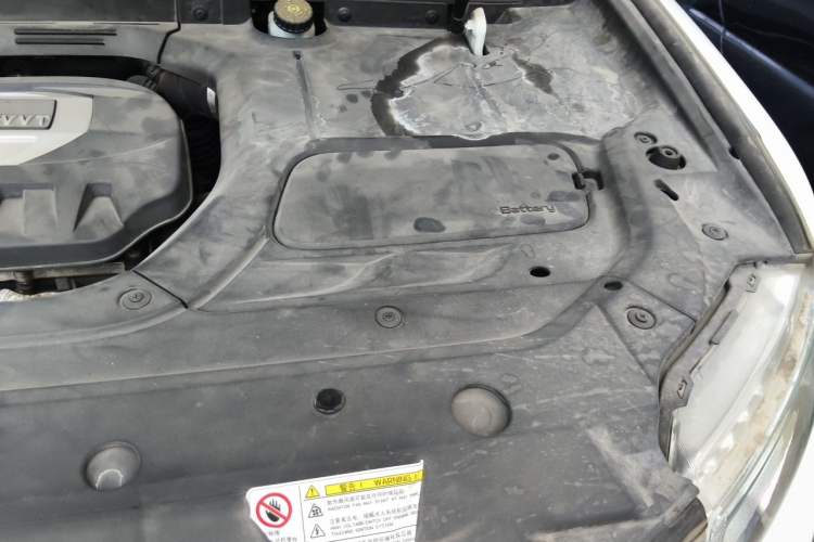 Used Geely Auto Emgrand X7 Sport 2016 2.0L Manual ZhiShang Version Engine Bay Left