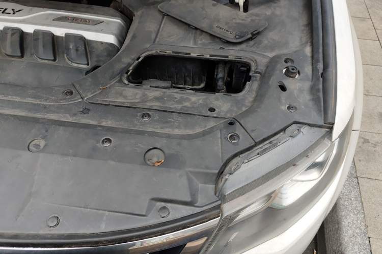 Used Geely Auto Emgrand X7 Sport 2016 1.8TD Automatic ZhiZun Version Engine Bay Left