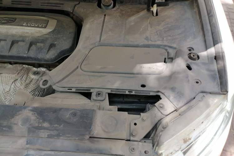 Used Geely Auto Emgrand X7 Sport 2016 2.0L Manual ZhiShang Version Engine Bay Left