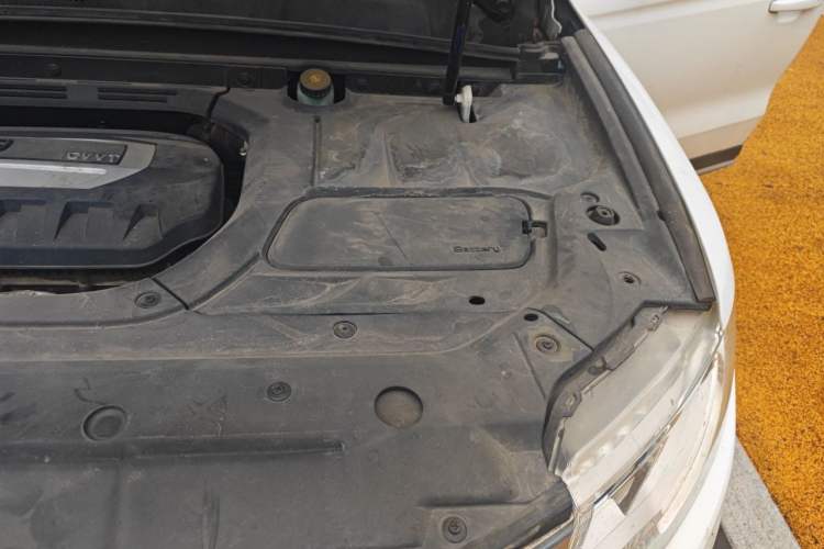 Used Geely Auto Emgrand X7 Sport 2016 2.0L Manual ZhiShang Version Engine Bay Left