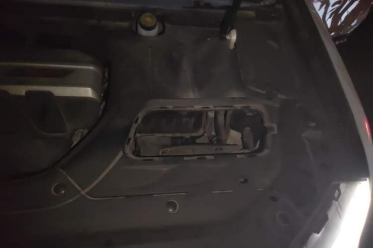 Used Geely Auto Emgrand X7 Sport 2016 1.8TD Automatic Smart Model Engine Bay Left