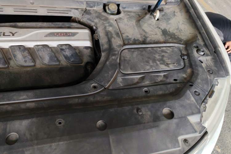 Used Geely Auto Emgrand X7 Sport 2016 1.8TD Automatic ZhiShang Model Engine Bay Left