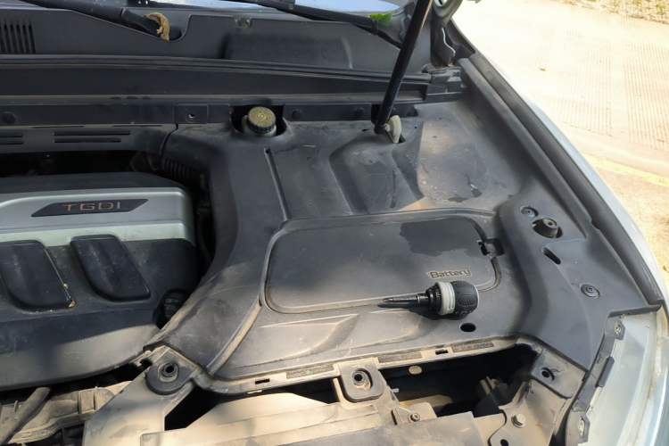 Used Geely Auto Emgrand X7 Sport 2016 1.8TD Automatic ZhiShang Model Engine Bay Left