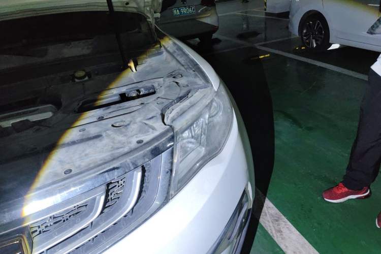 Used Geely Auto Emgrand X7 Sport 2016 1.8TD Automatic ZhiShang Model Engine Bay Left
