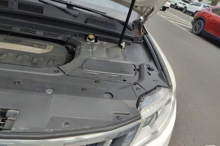 Used Geely Auto Emgrand X7 Sport 2016 2.0L Manual ZhiShang Version Engine Bay Left