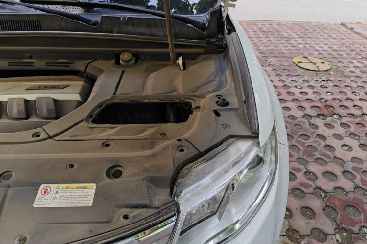Used Geely Auto Emgrand X7 Sport 2016 1.8TD Automatic ZhiShang Model Engine Bay Left