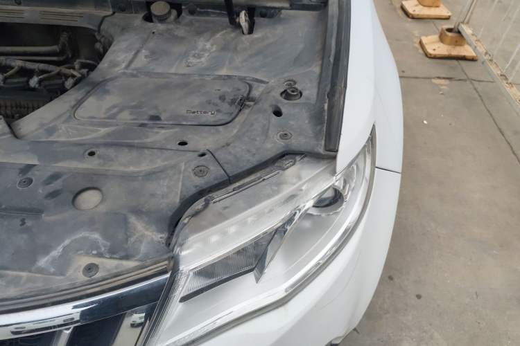Used Geely Auto Emgrand X7 Sport 2016 2.0L Manual ZhiShang Version Engine Bay Left