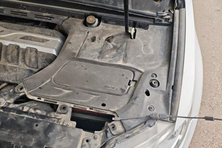 Used Geely Auto Emgrand X7 Sport 2016 1.8TD Automatic ZhiShang Model Engine Bay Left