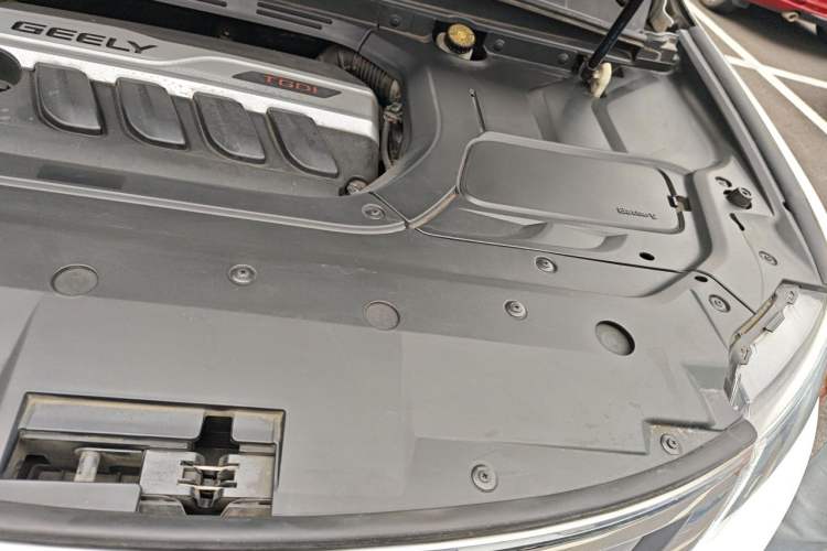 Used Geely Auto Emgrand X7 Sport 2016 1.8TD Automatic Smart Model Engine Bay Left