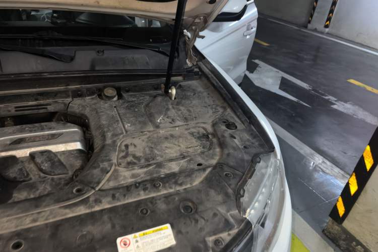 Used Geely Auto Emgrand X7 Sport 2016 1.8TD Automatic ZhiShang Model Engine Bay Left