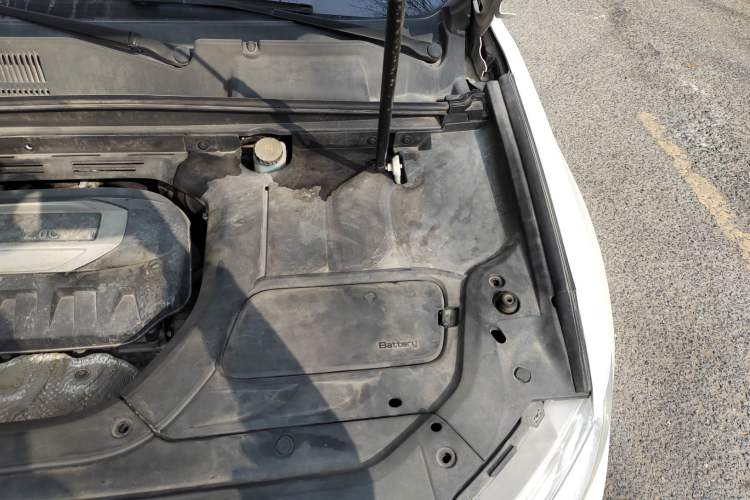 Used Geely Auto Emgrand X7 Sport 2016 2.0L Manual Smart Connect Version Engine Bay Left