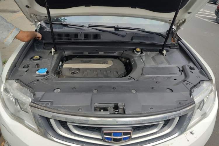 Used Geely Auto Emgrand X7 Sport 2016 2.0L Manual ZhiShang Version Engine Bay