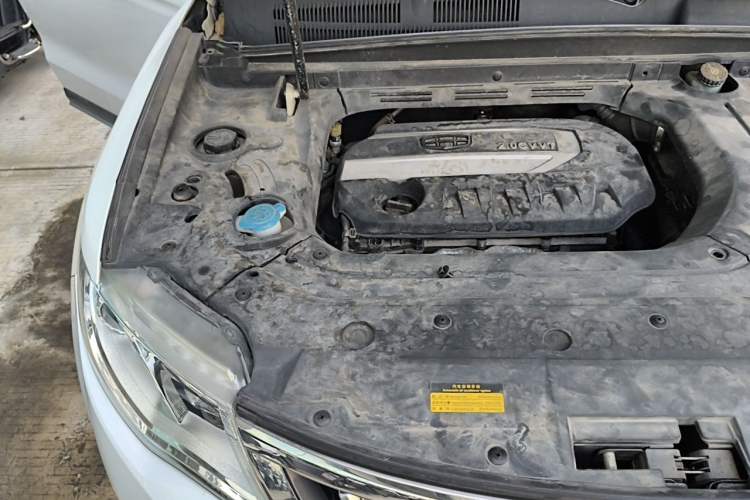 Used Geely Auto Emgrand X7 Sport 2016 2.0L Manual ZhiShang Version Engine Bay Right