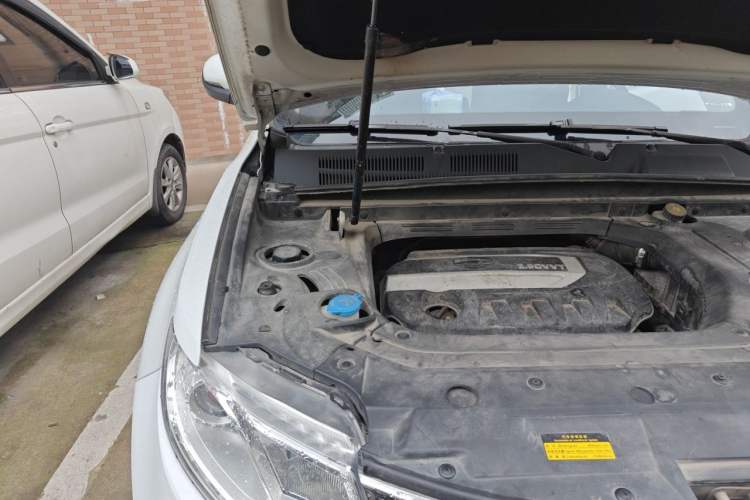 Used Geely Auto Emgrand X7 Sport 2016 2.0L Manual ZhiShang Version Engine Bay Right