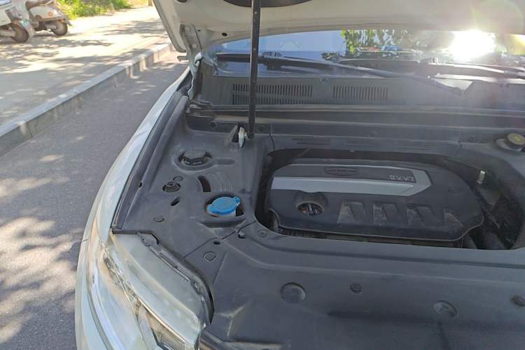 Used Geely Auto Emgrand X7 Sport 2016 2.0L Manual Smart Connect Version Engine Bay Right