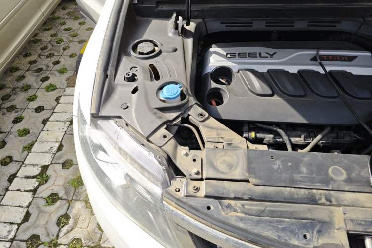Used Geely Auto Emgrand X7 Sport 2016 1.8TD Automatic All-Wheel-Drive ZhiZun Edition Engine Bay Right