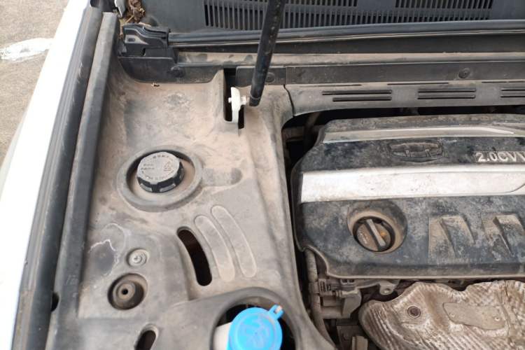 Used Geely Auto Emgrand X7 Sport 2016 2.0L Manual Smart Connect Version Engine Bay Right