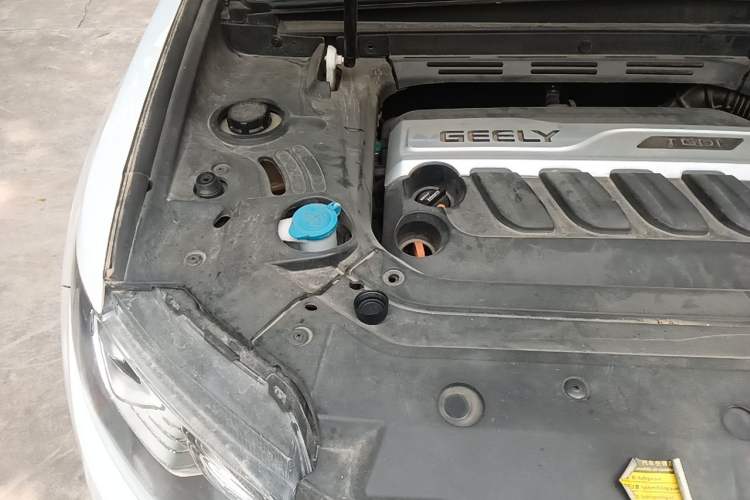 Used Geely Auto Emgrand X7 Sport 2016 1.8TD Automatic ZhiZun Version Engine Bay Right