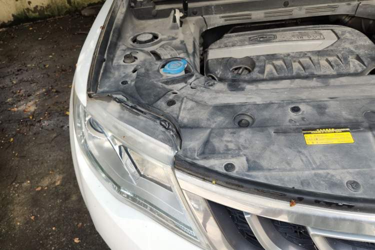 Used Geely Auto Emgrand X7 Sport 2016 2.0L Manual ZhiShang Version Engine Bay Right