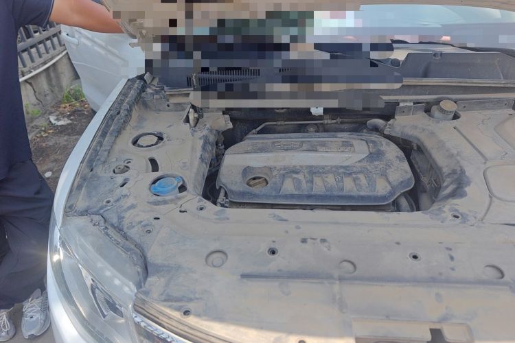 Used Geely Auto Emgrand X7 Sport 2016 2.0L Manual ZhiShang Version Engine Bay Right