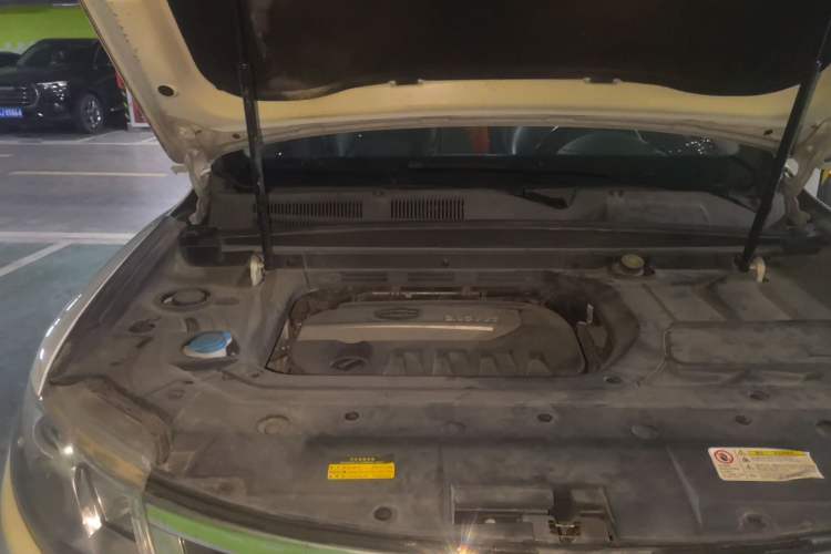 Used Geely Auto Emgrand X7 Sport 2016 2.0L Manual ZhiShang Version Engine Bay Right