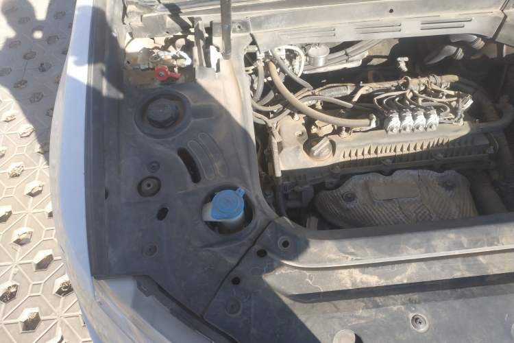 Used Geely Auto Emgrand X7 Sport 2016 2.0L Manual ZhiShang Version Engine Bay Right
