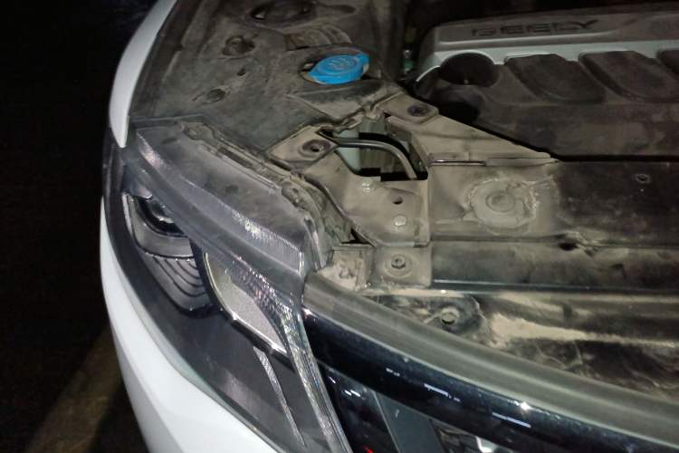 Used Geely Auto Emgrand X7 Sport 2016 1.8TD Automatic ZhiZun Version Engine Bay Right