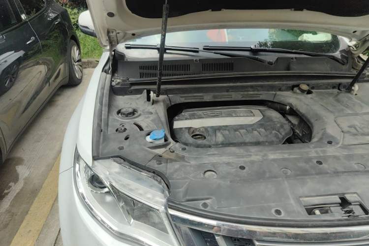 Used Geely Auto Emgrand X7 Sport 2016 2.0L Manual ZhiShang Version Engine Bay Right