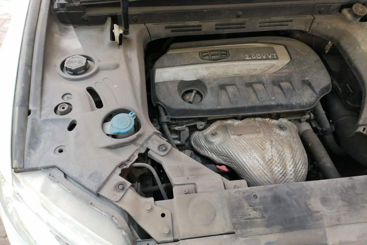 Used Geely Auto Emgrand X7 Sport 2016 2.0L Manual ZhiShang Version Engine Bay Right