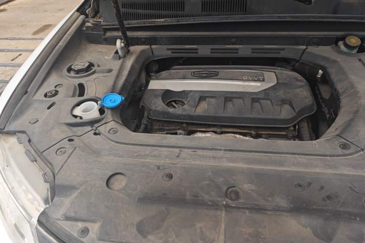 Used Geely Auto Emgrand X7 Sport 2016 2.0L Manual ZhiShang Version Engine Bay Right
