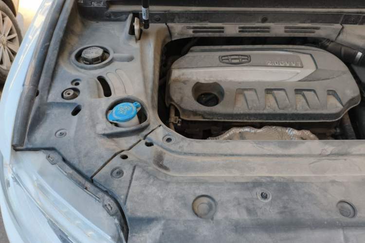 Used Geely Auto Emgrand X7 Sport 2016 2.0L Manual ZhiShang Version Engine Bay Right