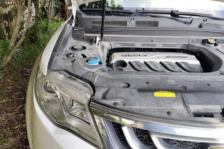 Used Geely Auto Emgrand X7 Sport 2016 1.8TD Automatic ZhiShang Model Engine Bay Right