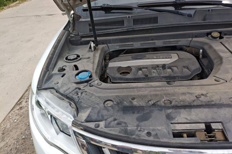 Used Geely Auto Emgrand X7 Sport 2016 2.0L Manual ZhiShang Version Engine Bay Right
