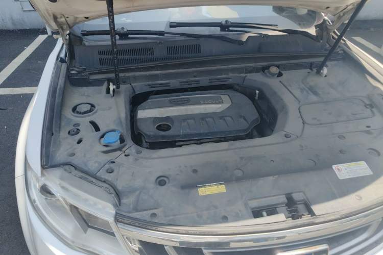 Used Geely Auto Emgrand X7 Sport 2016 2.0L Manual ZhiShang Version Engine Bay Right