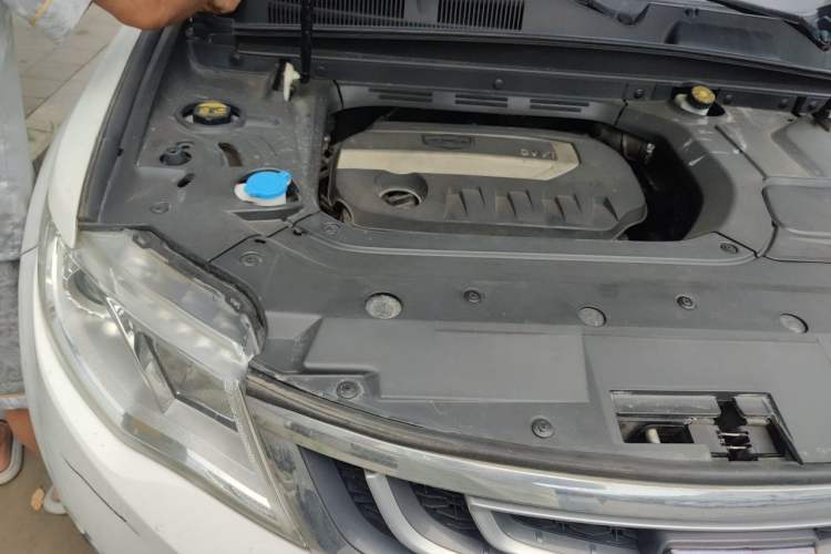 Used Geely Auto Emgrand X7 Sport 2016 2.0L Manual ZhiShang Version Engine Bay Right