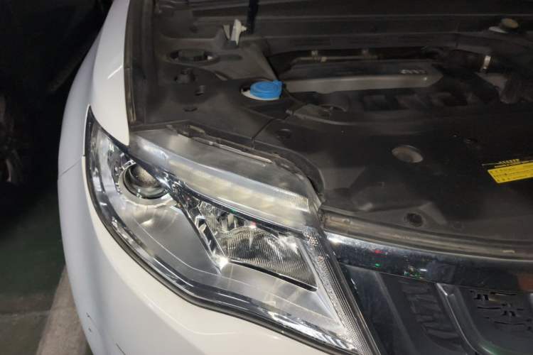 Used Geely Auto Emgrand X7 Sport 2016 2.0L Manual ZhiShang Version Engine Bay Right