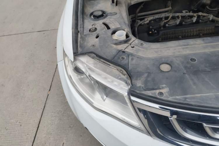 Used Geely Auto Emgrand X7 Sport 2016 2.0L Manual ZhiShang Version Engine Bay Right