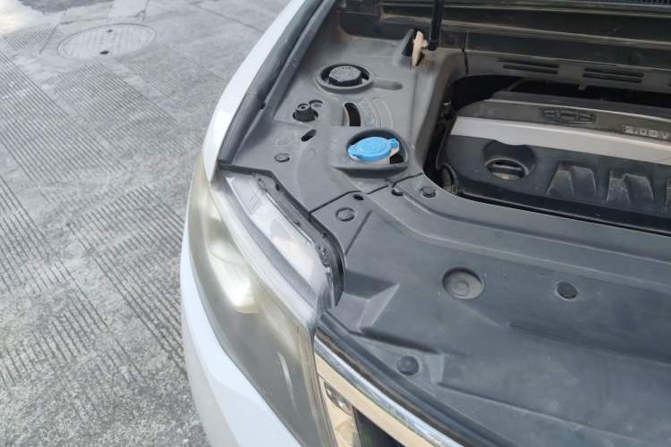 Used Geely Auto Emgrand X7 Sport 2016 2.0L Manual ZhiShang Version Engine Bay Right