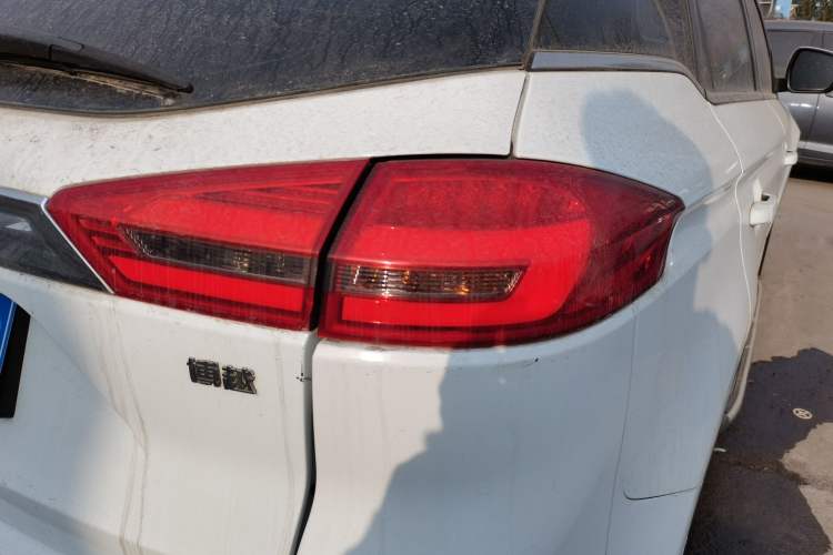 Used Geely Auto Emgrand X7 Sport 2016 2.0L Manual ZhiShang Version Exterior 2