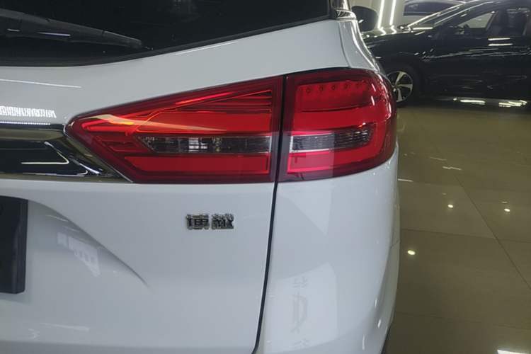 Used Geely Auto Emgrand X7 Sport 2016 1.8TD Automatic ZhiShang Model Exterior 3